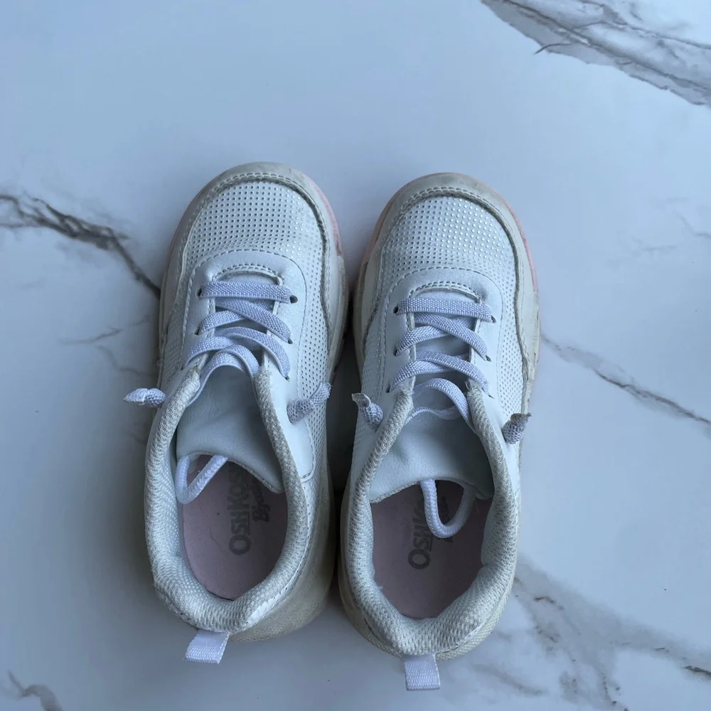 OshKosh Bgosh lightweight sneakers